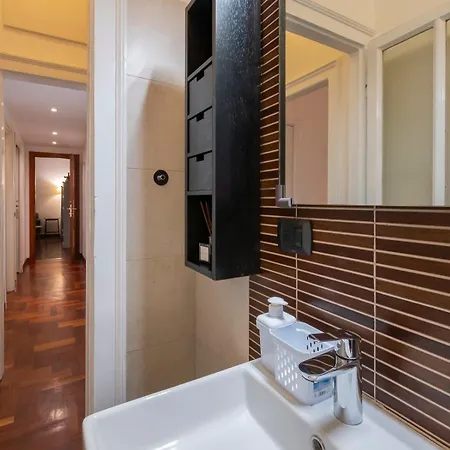 Xenia - Charming Three-room Apartamento